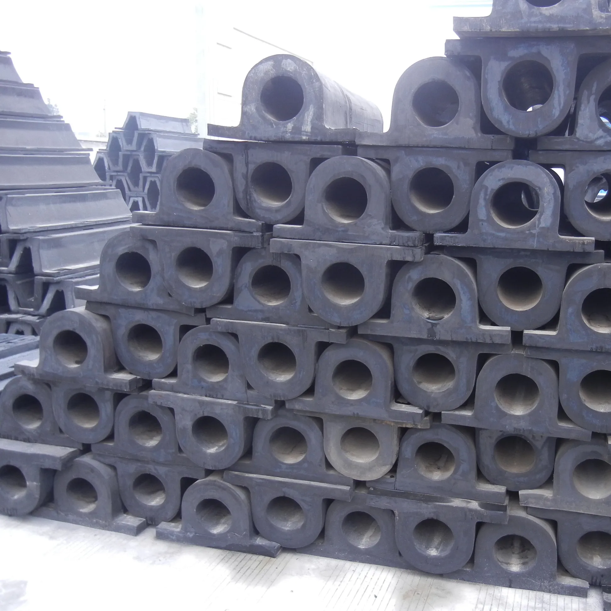 China factory direct gd shape natural rubber good performance marine rubber fender gd type rubber fenders