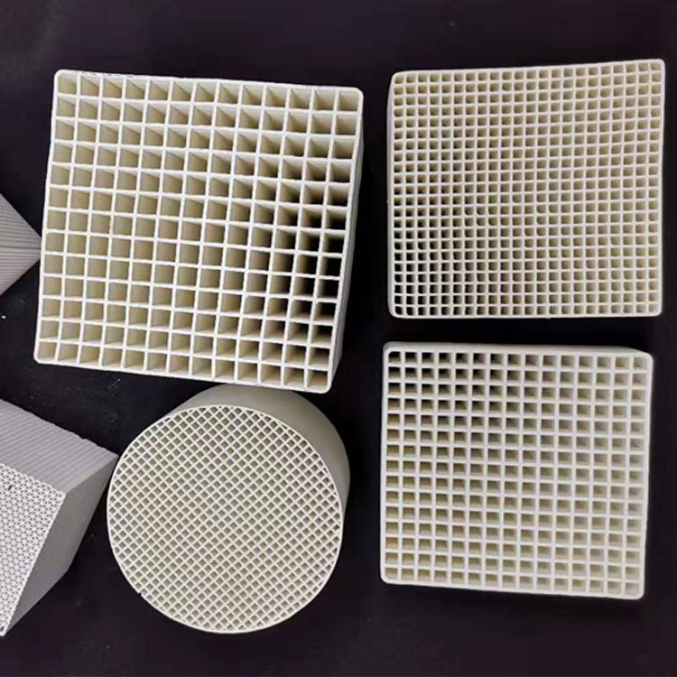 Керамический каталитический носитель Honeycomb и керамический каталитический конвертер для очистки выхлопных газов дизельного автомобиля