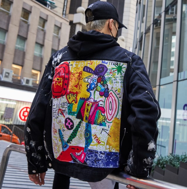 Loose Couples Denim Coat Graffiti Print Denim Jacket Men and Women Fashion Hip Hop Style Spring and Autumn Denim Jeans Coat
