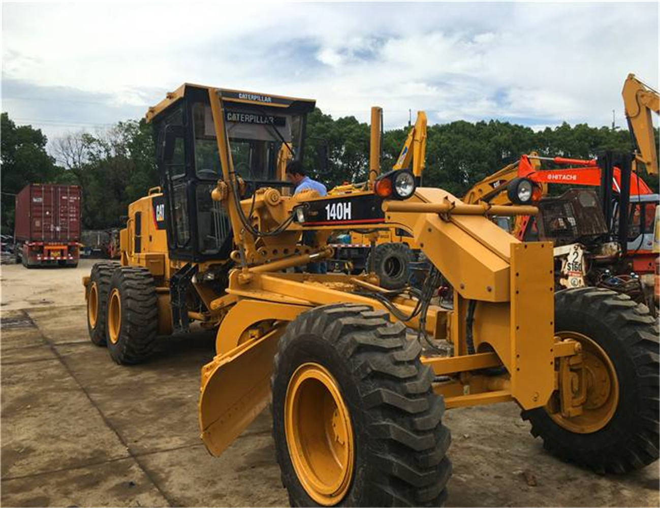 Продается б/у Грейдер cat 140h в хорошем состоянии, 140k 140g 14h