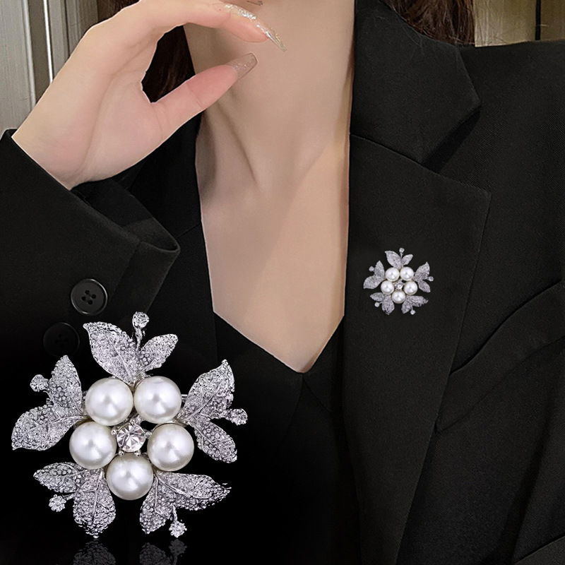 High Quality Fashion Silver Plated Jewelry Elegant Crystal Rhinestone Classic Luxury Pearl Brooch