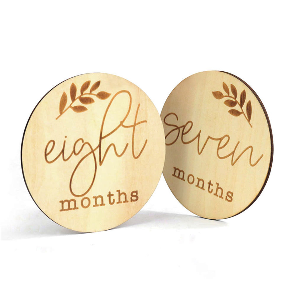 2021 Amazon custom Factory laser engrave wooden discs baby milestone cards wooden with family love