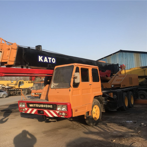 Гидравлический передвижной автокран KATO 25 тонн NK250-V используется в строительстве