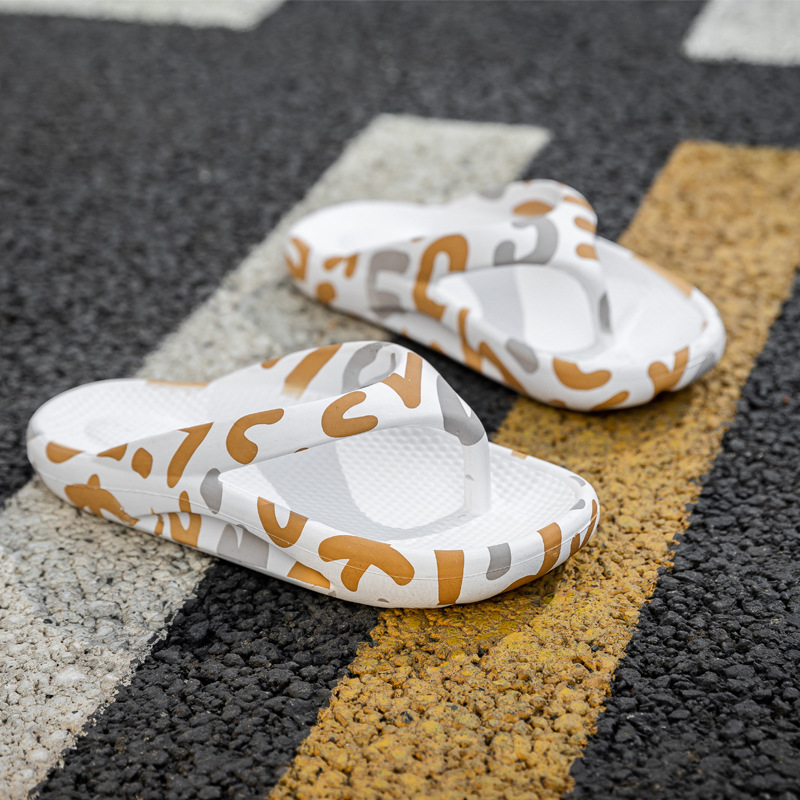 Wholesale custom printed EVA beach yeezy slippers flip flops house slipper slid sandal for shower-time men women