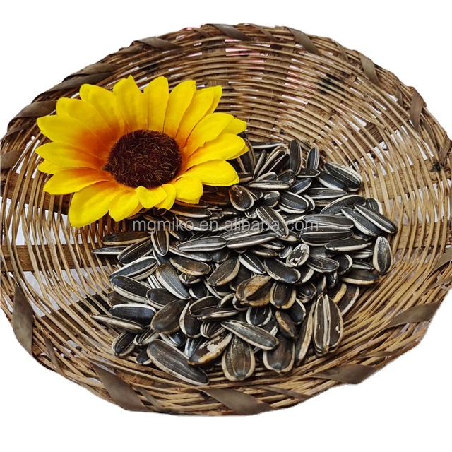 The factory in Inner Mongolia exports large grain honey vine pepper flavored sunflower seeds