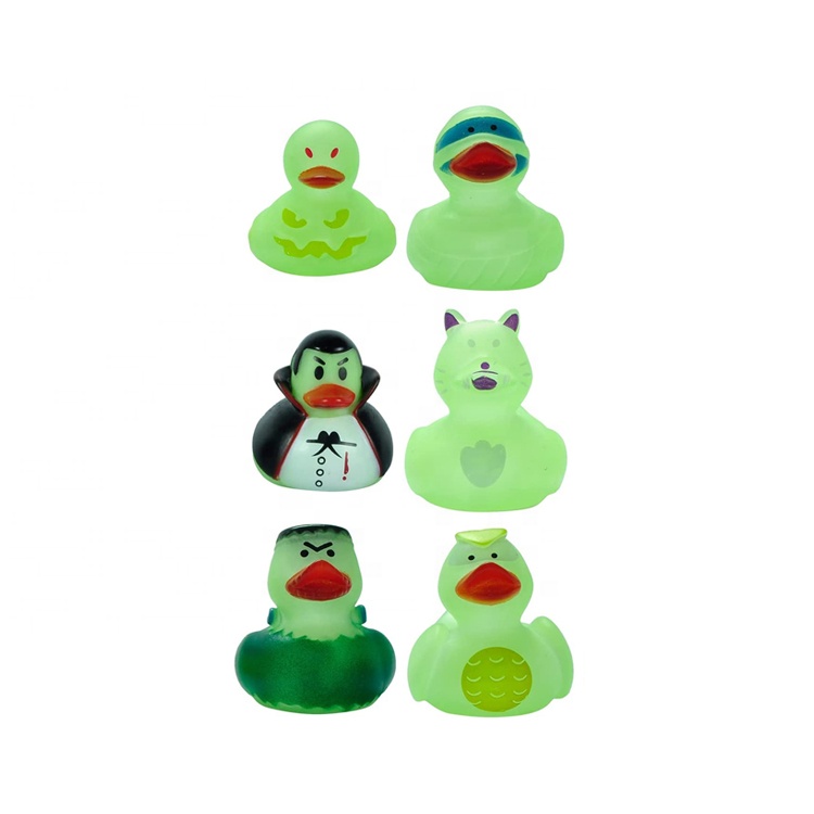2021 Fancy Novelty Assorted Trick or Treat Giveaways Mini Glow in the Dark custom Christmas Holiday halloween bath rubber duck