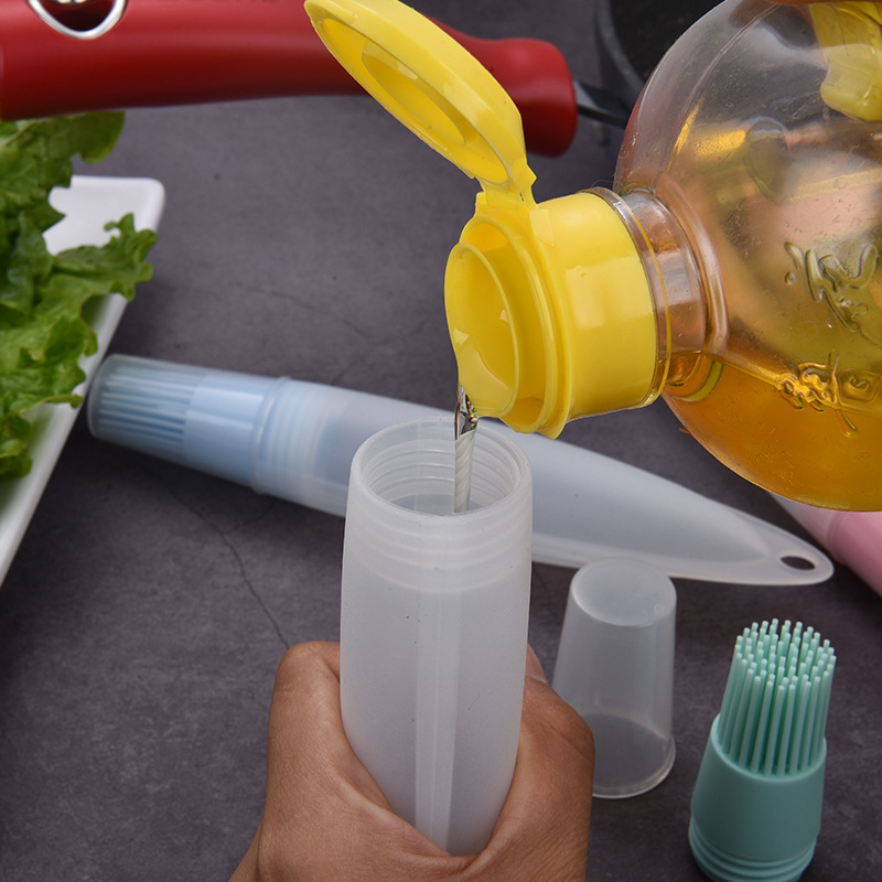 FOBBaking with protecting coverbbqBarbecue brush Food grade silicone bottle brush brush controllable oil bottle sweep