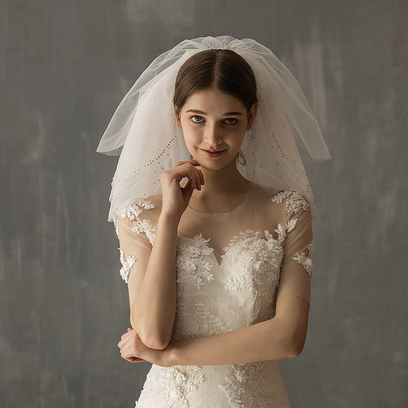 Six Layers Luxury Short Bridal Veil Cathedral Rhinestones Wedding Veil with Comb