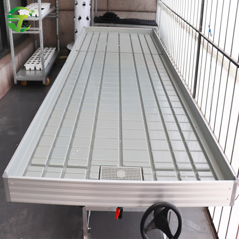 Growing bench greenhouse ebb and flow table