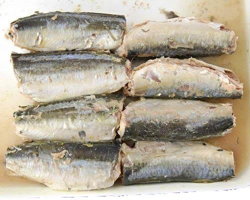 Консервированная скумбрия в соусе рассола