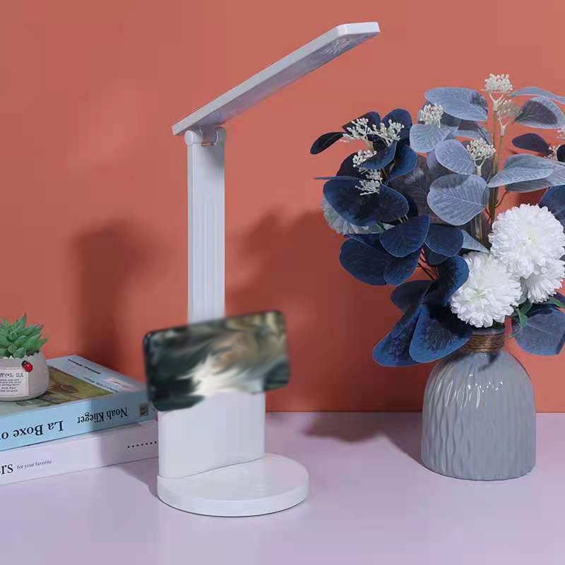 Hot Sale Item 7W DC5V Led Desk Lamp Touch Control Table Lamp With Soft Light Sleep