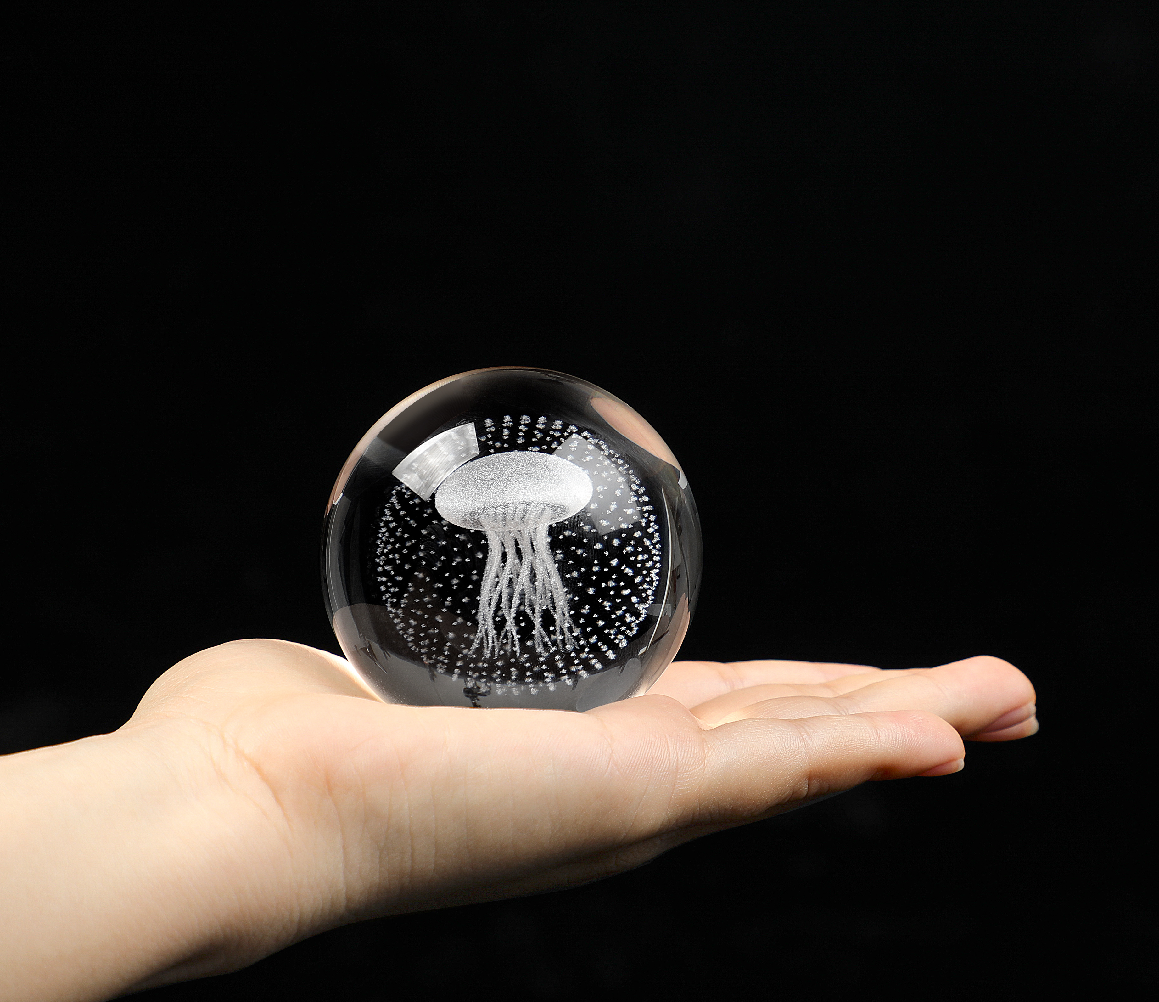 Factory sale crystal glass ball Personality pattern Pattern customization 75mm crystal ball