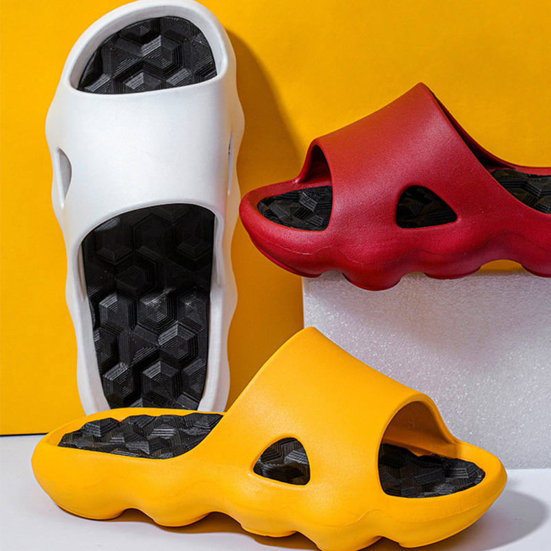 2024 hot selling Men Sports Slippers Summer Women Indoor Soft Bottom Bathroom Massage Sandals for walking high quality shoes