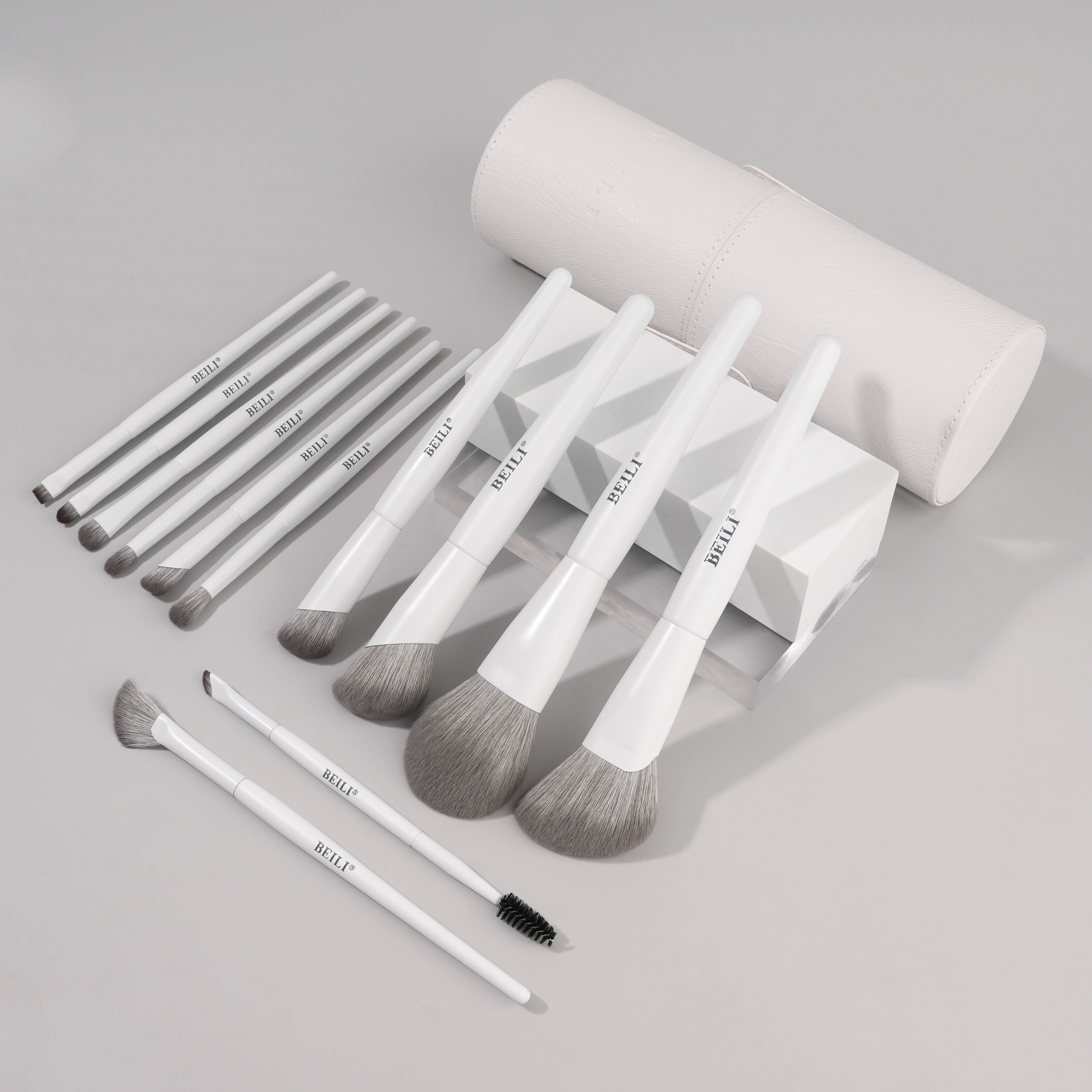 New arrival custom logo white professional makeup brushes kit corn silk synthetic hair luxury makeup vegan brush set with holder