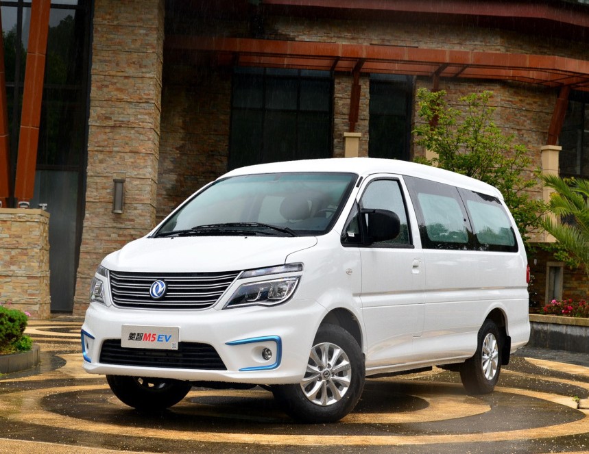 Четырехколесный MPV M5 электрический автомобиль Dongfeng с максимальной скоростью до 120 км/ч, электрический седан, новый автомобиль
