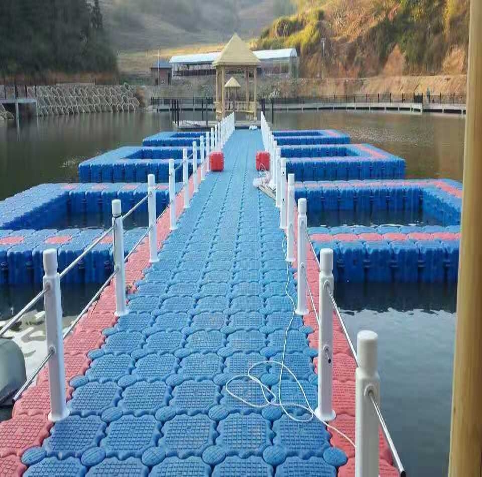 HMWHDPE floating bridge Easy-to-install floating bridge Floating bridge with strong balance