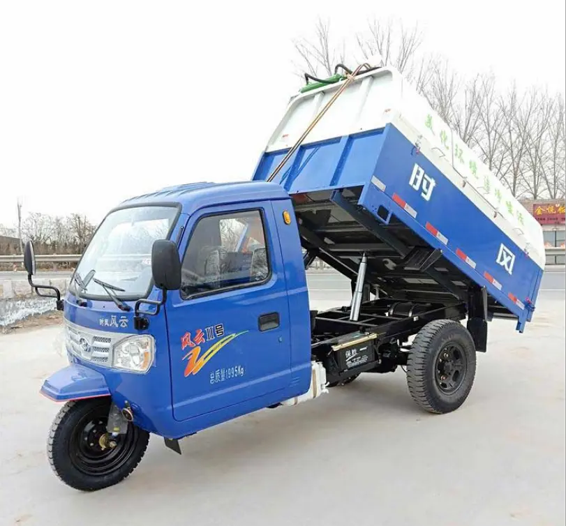 Diesel three-wheel hanging bucket garbage truck 4 cubic multifunctional Garbage loading truck