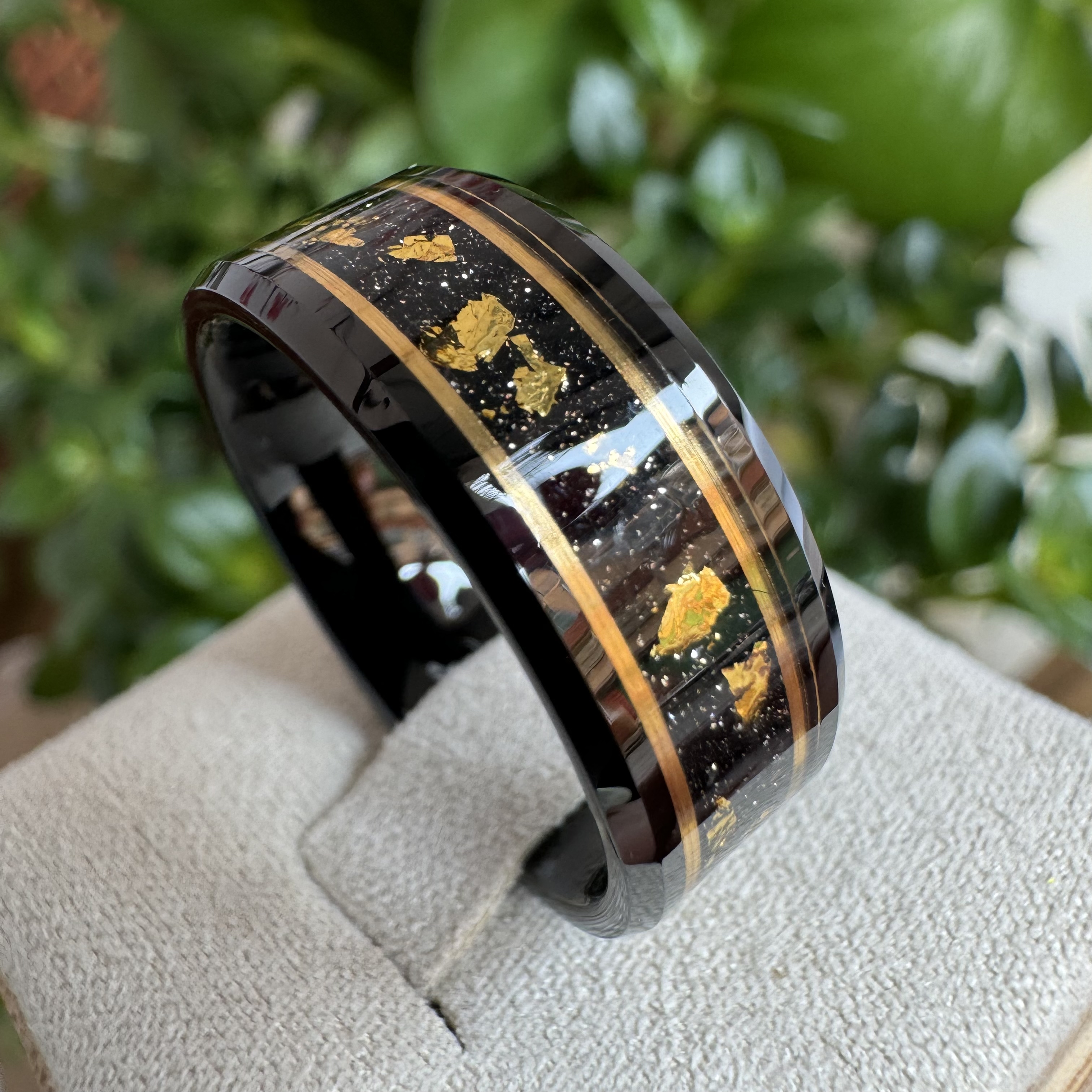 Macho Fashion Jewelry Mens Tungsten Wedding Ring with Gold Foil Inlay Black Engagement Rings for Women