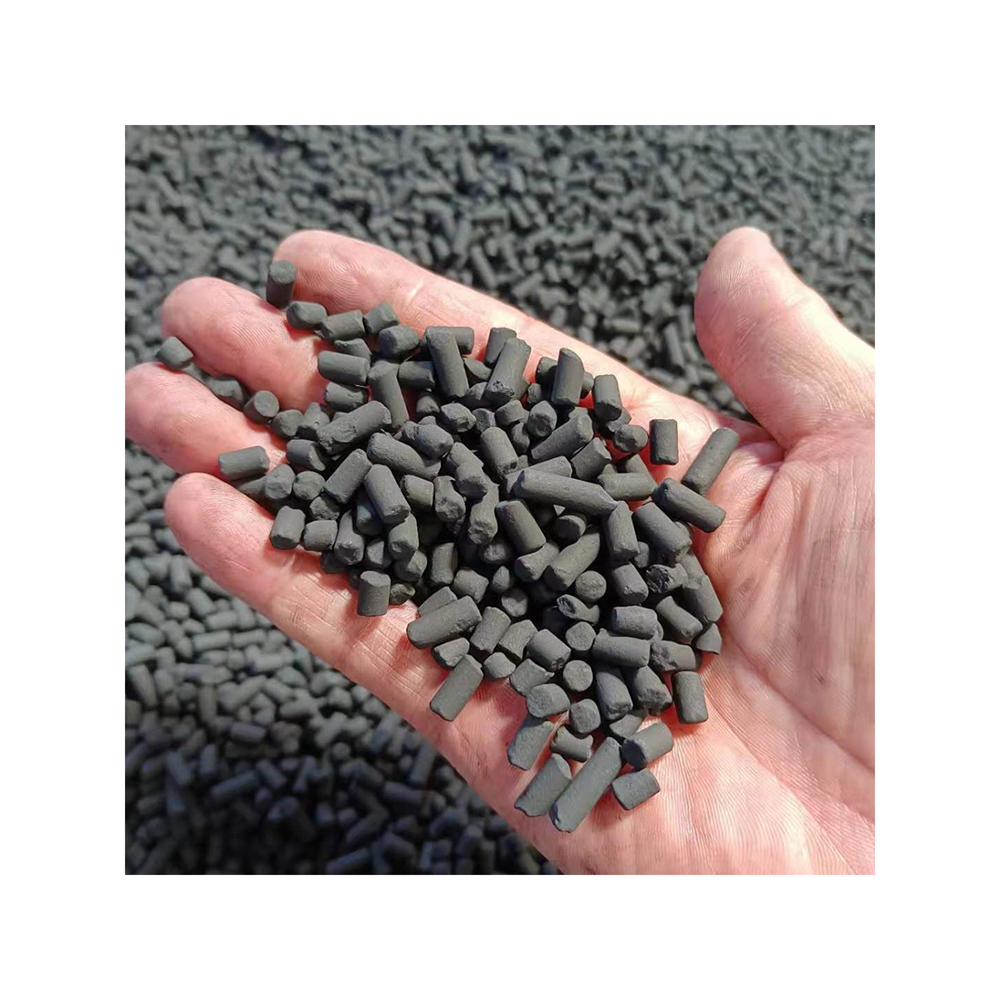 The manufacturer carefully manufactures cylindrical carbon granular activated carbon