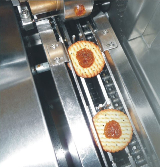 Single Lane Center Filled Fully Automatic Oreo Biscuit Making Machine