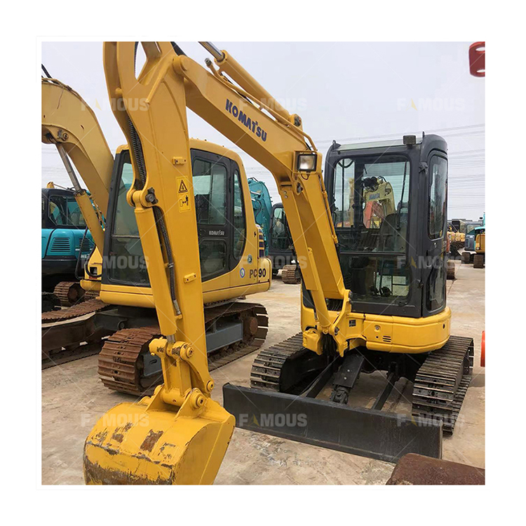 Гусеничный мини-экскаватор komatsu pc35 в хорошем состоянии
