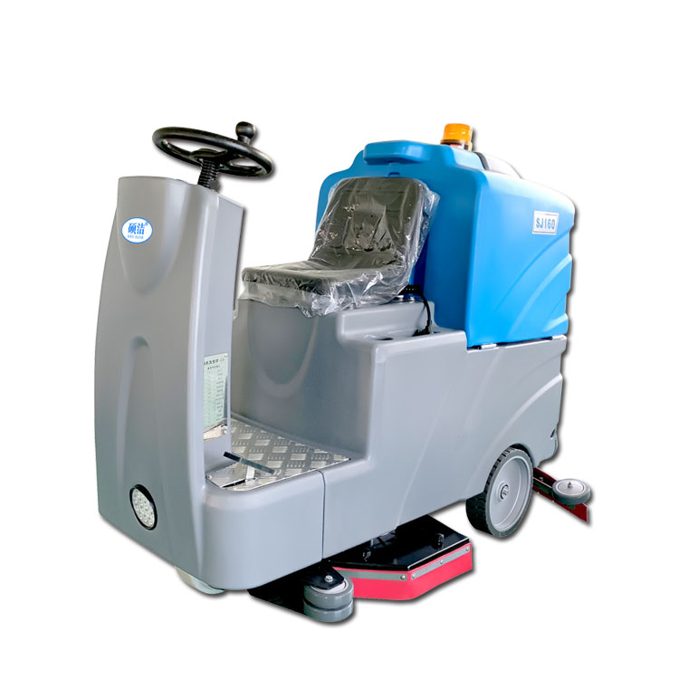 High efficiency and large capacity water tank floor driving durable scrubber ride on road