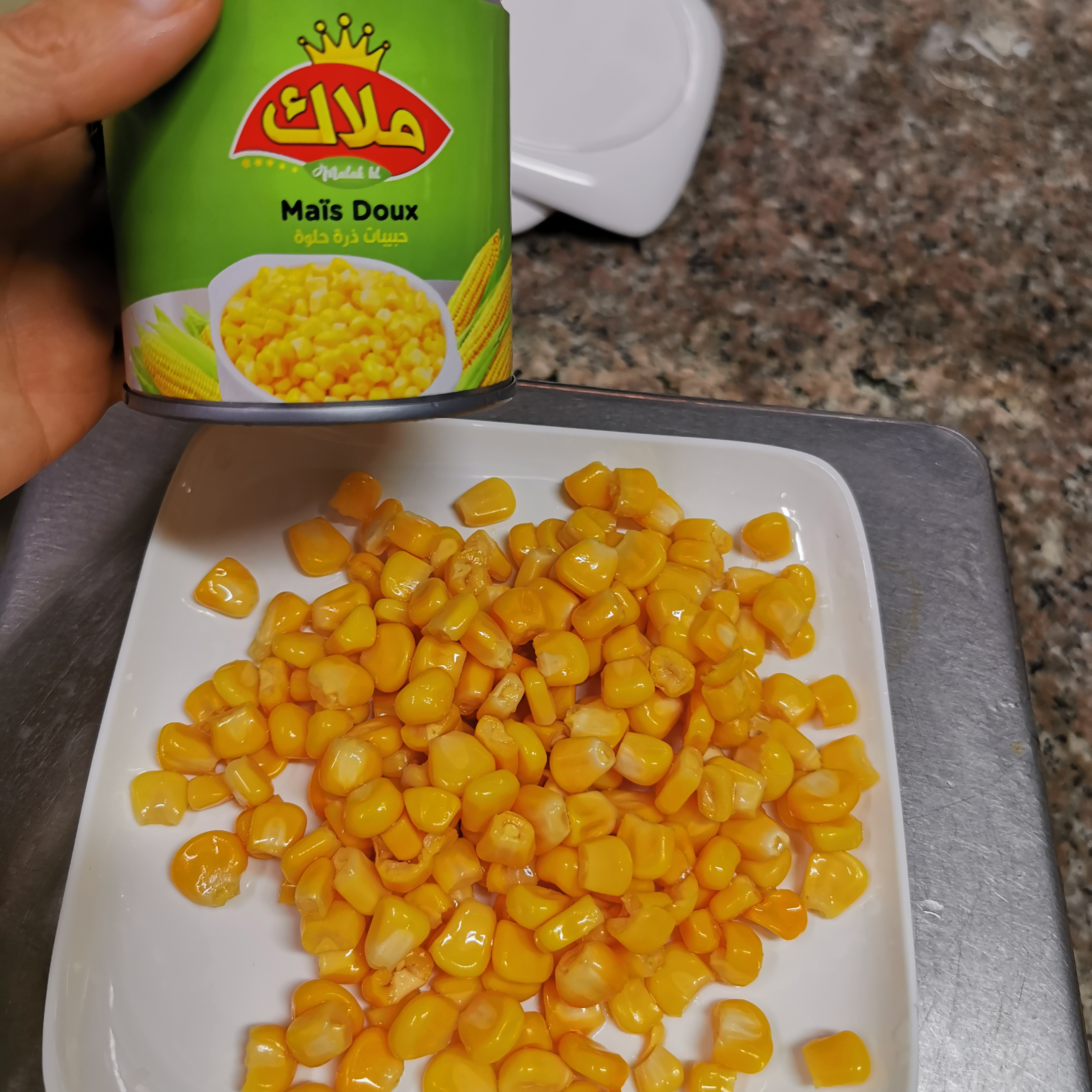 Консервированная сладкая кукуруза, консервированная еще