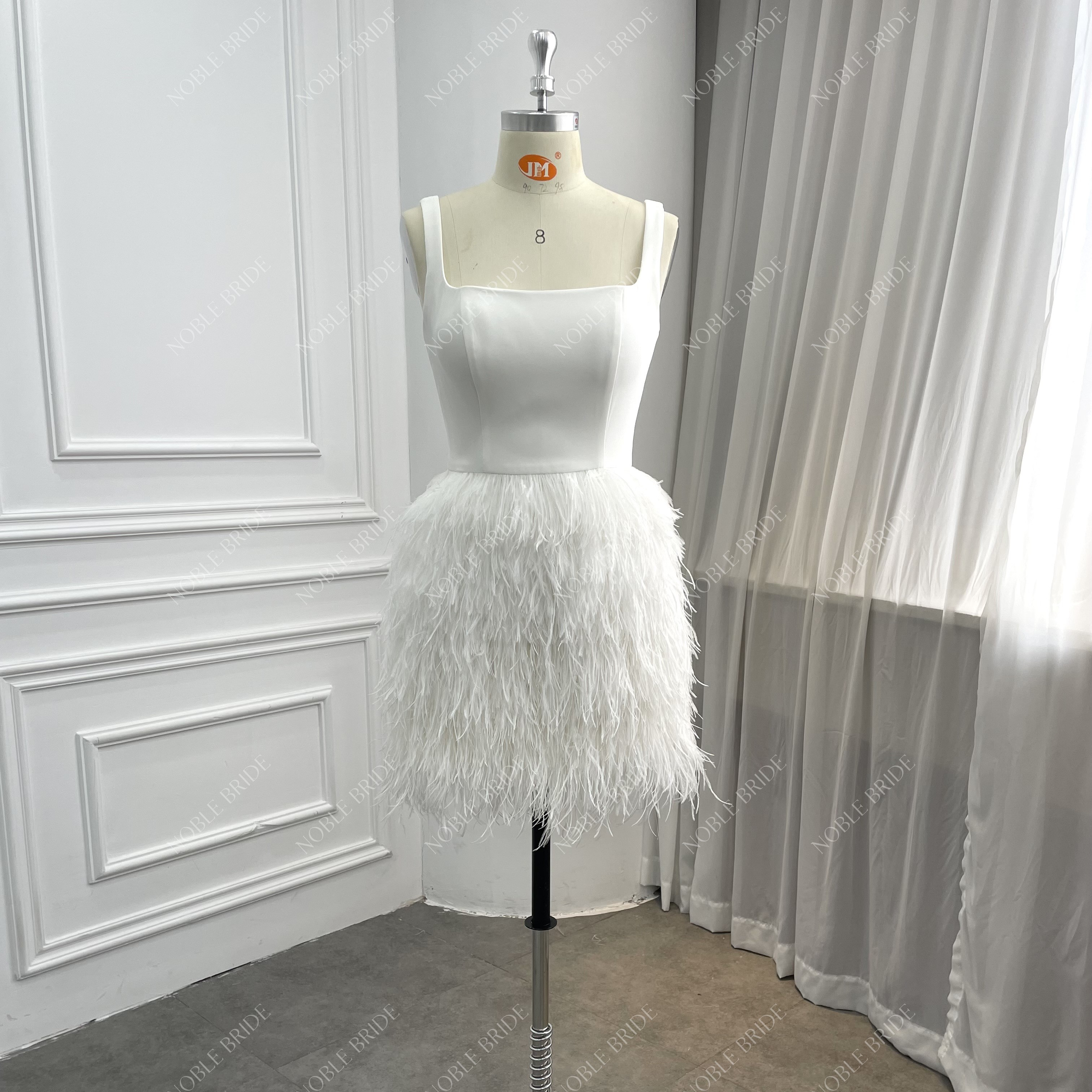 Ostrich hair2023 новый дизайн горячие продажи Страусиные волосы Короткое свадебное платье невесты халат атласное свадебное платье свадебные платья