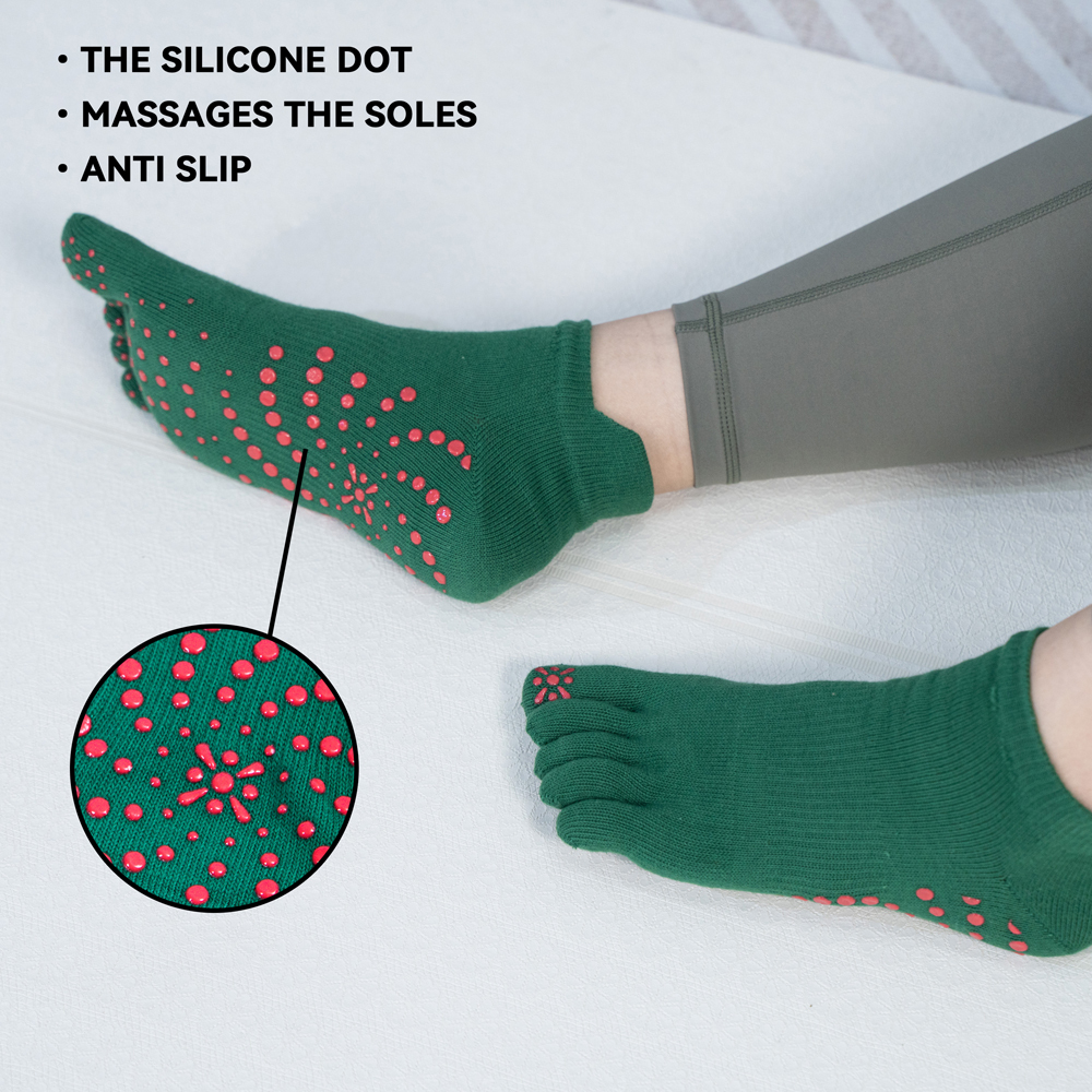 Hot Sale Wholesale Green White Cotton Breathable Yoga Pilates Sports Woman Custom Stylish Non-Slip Grip Five Finger Toe Socks