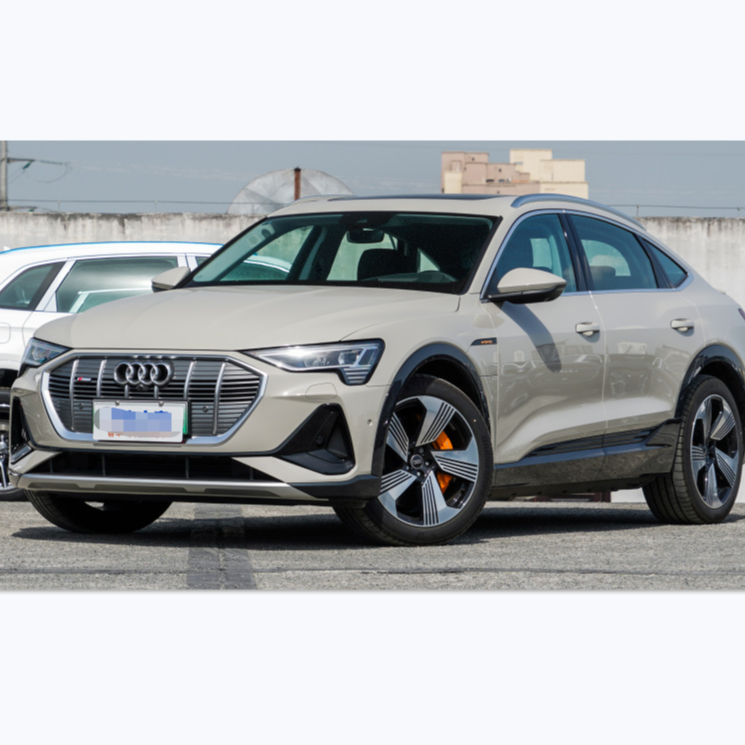 Second-hand luxury cars are on sale, high-quality Chinese exports of new energy vehicles