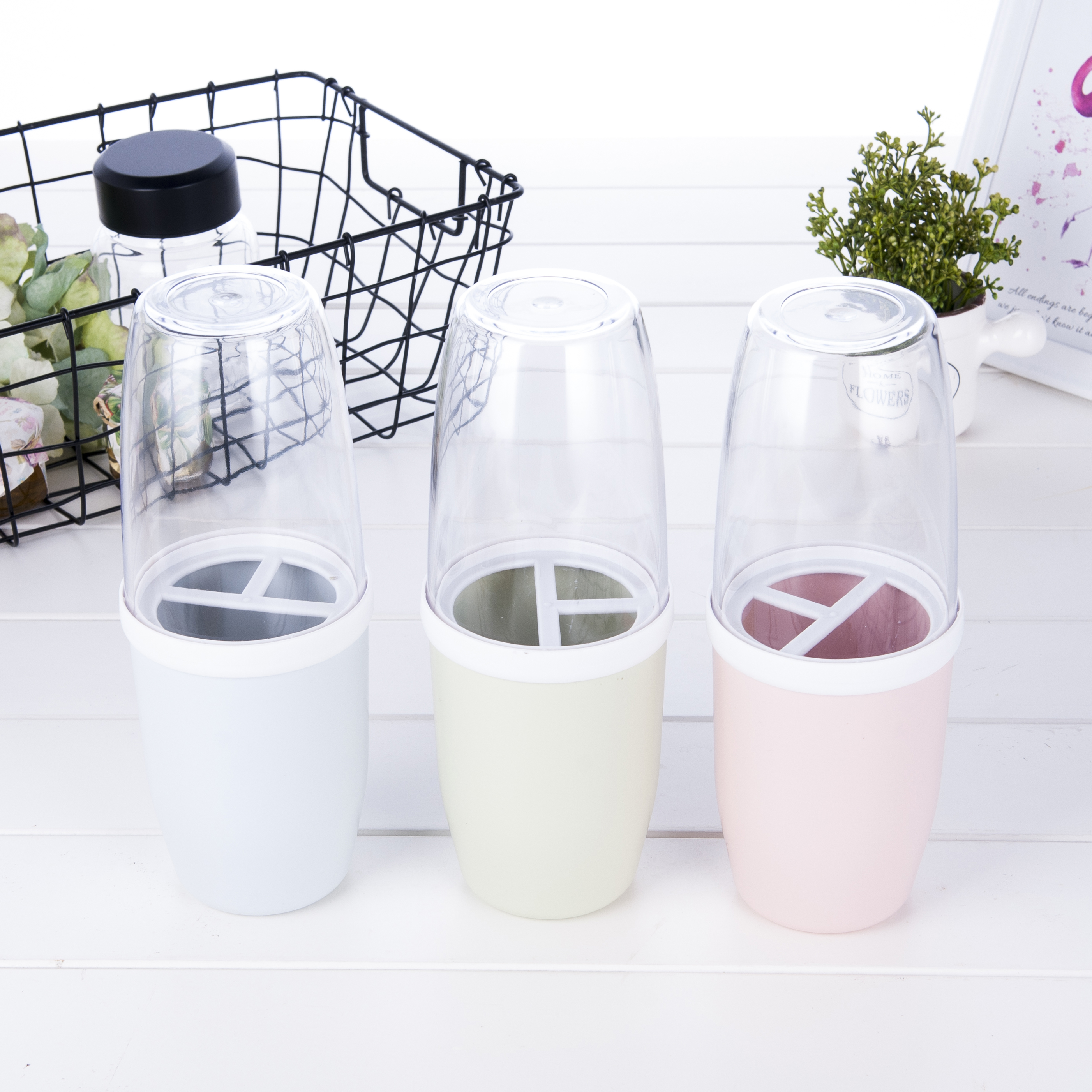Two-in-one Portable Travel Storage Box Travel Toothbrush and toothpaste Holder Washing Cups Toothbrush Gargle Cup