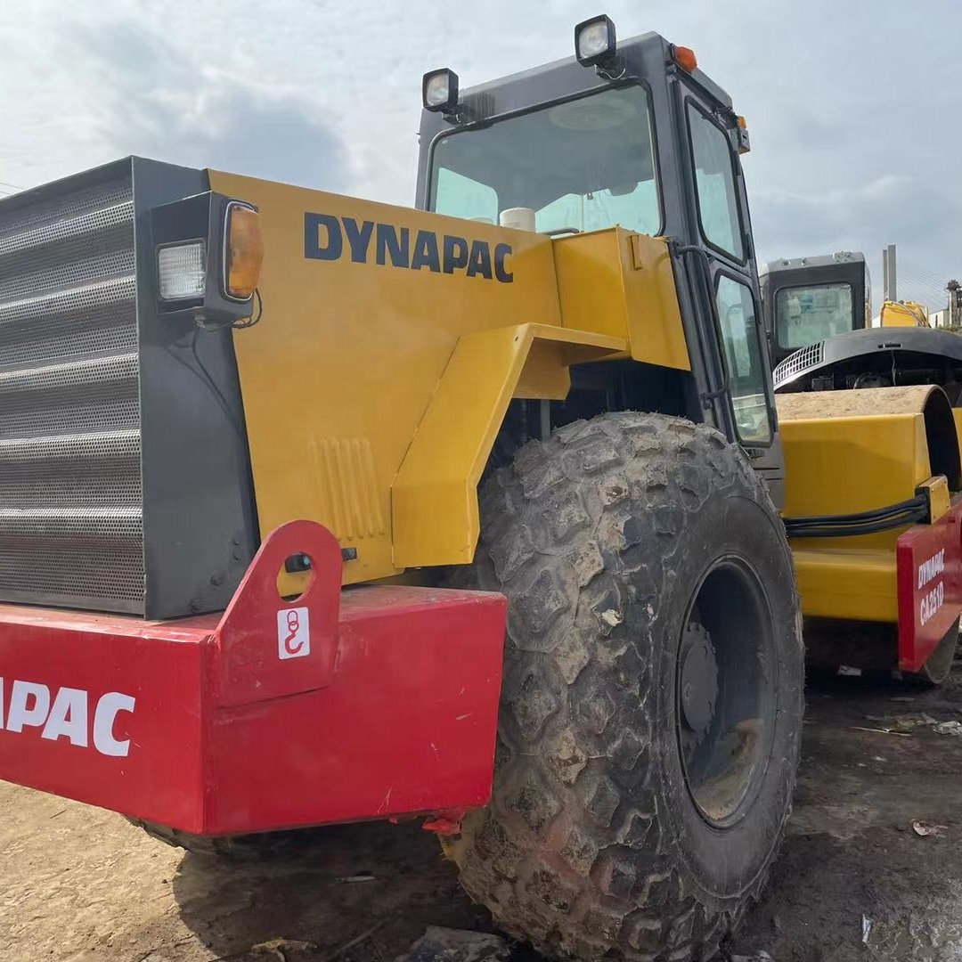 Б/у дорожный каток Dynapacc CA251D в хорошем состоянии, б/у Dynapacc CA25D CA251D CA301D CA30D с хорошими шинами