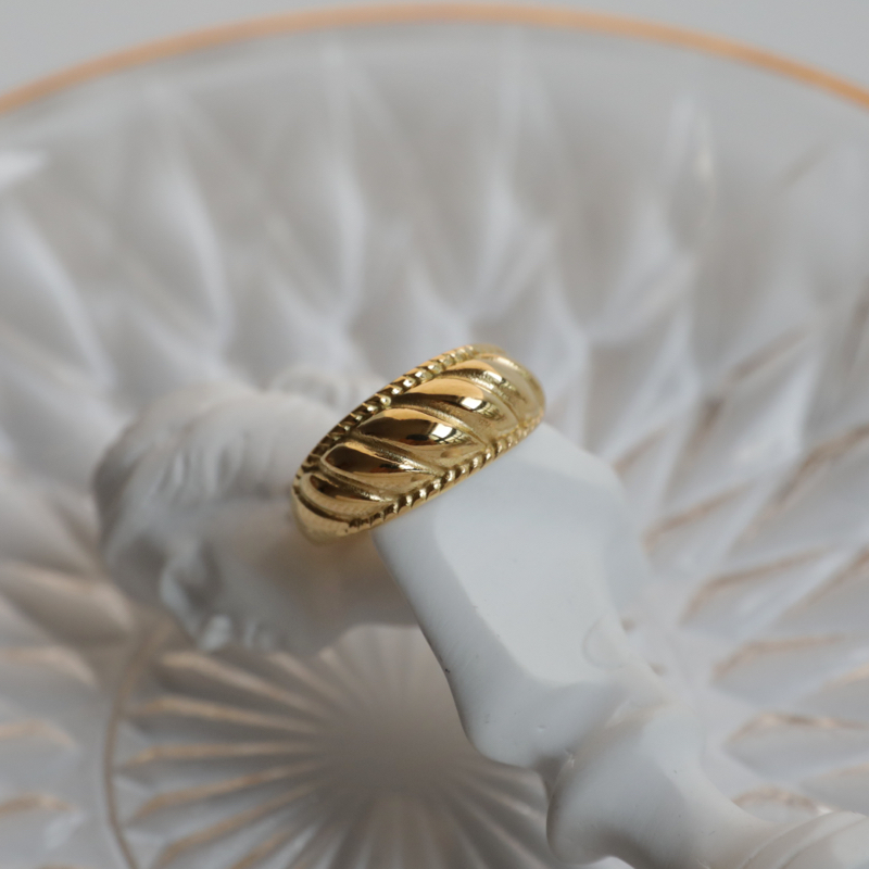 Wholesale Bridal Jewelry PVD 18k Gold Plated Wave Cross Engraved Stainless Steel Rings for Women