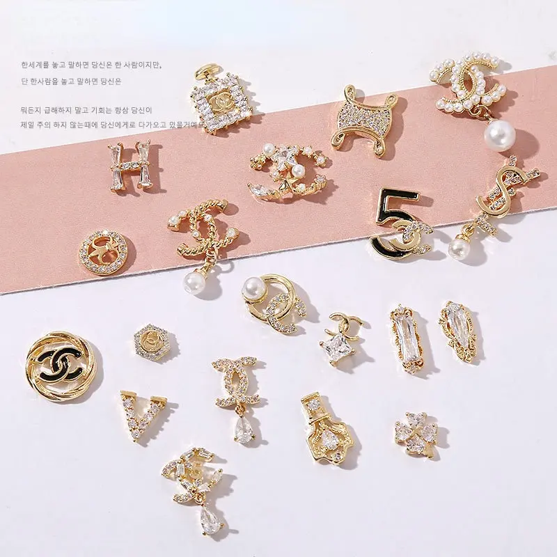 2021 Trend Fake Nails Designers Zircon Luxury Flexible Press On Nails Art Zircon Gold Metal Alloy 3d Charms Nail Art Accessories
