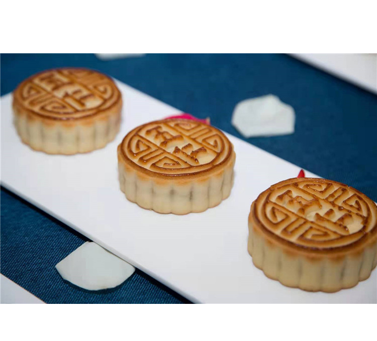 Mid-autumn Festival Delicious and Multi-flavored Moon Cakes with Red Beans Employee Benefits