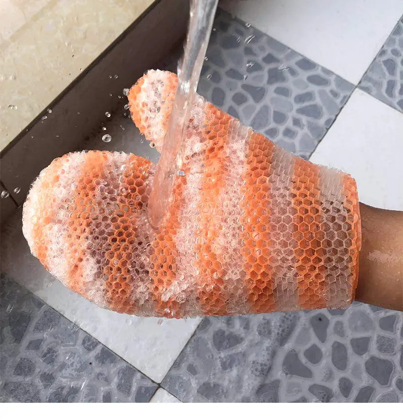 Wholesale Skin Brush Cleansing Exfoliating Gloves TPU Material Honeycomb Face Bath Mitt For Shower