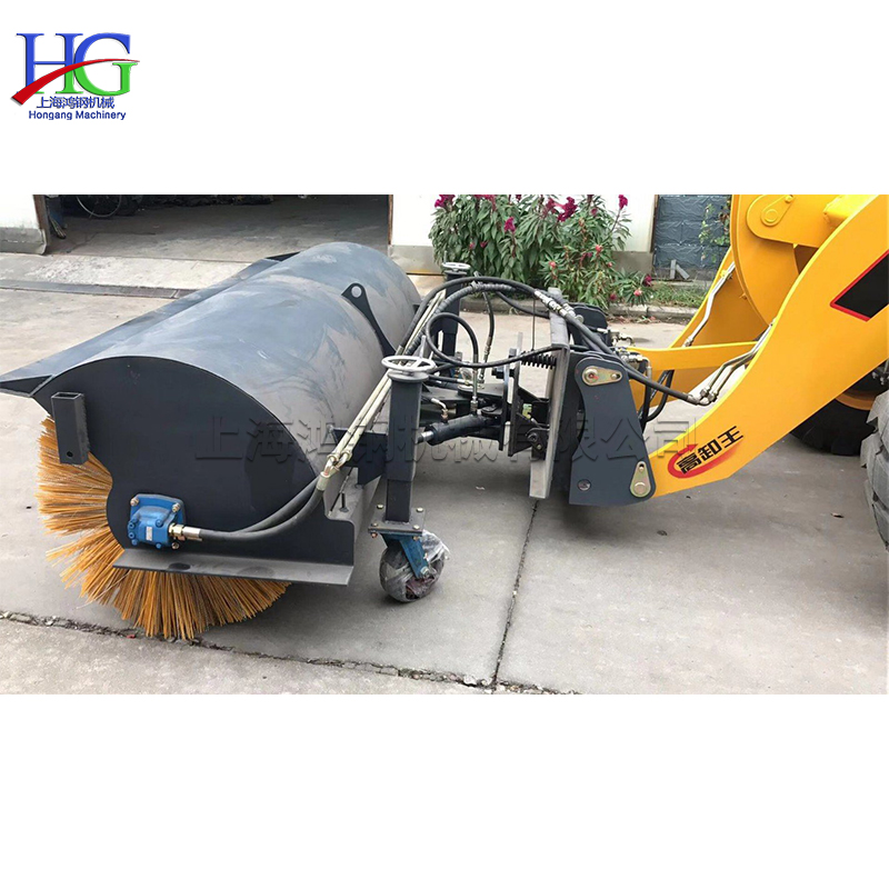 Wear-resistant roller brush snow clearing equipment Four-wheel drive snow removal appliance