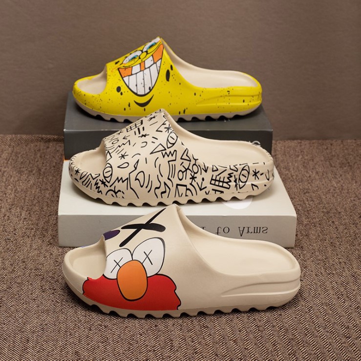 Мужские сандалии Yezzy, Симпатичные сланцы с анимацией, модные шлепанцы, большие размеры 35-46, лето 2021