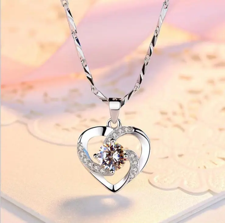 New love Shaped Pendant female diamond necklace female simple crystal clavicle chain female send girlfriend