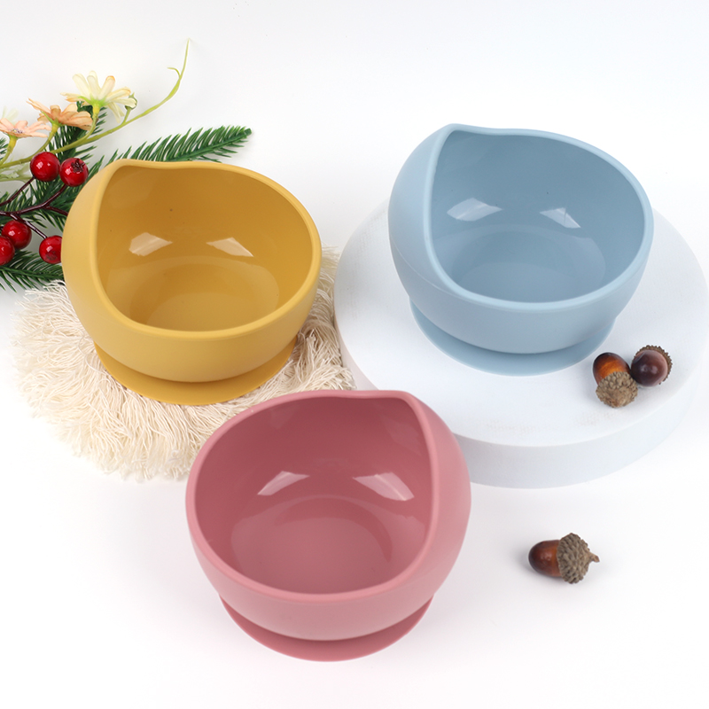 Amazon Supply Factory Sustainable Cute Silicone Feeding Set Waterproof Reusable Baby Bibs Suction Bowl Spoon Set For Kids