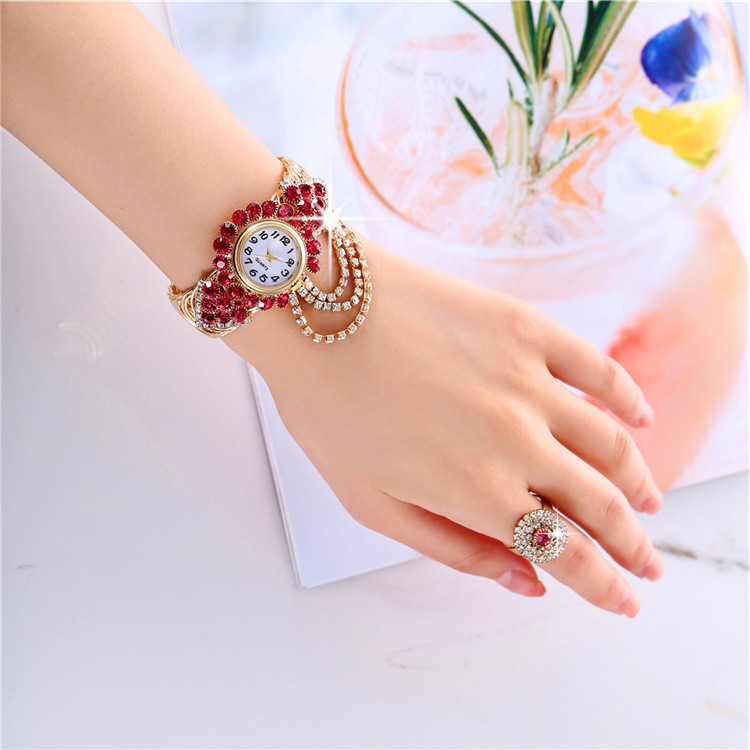 New Ladies Watch Diamond Set Ring Fan Fashion Retro Women Bracelet Watch