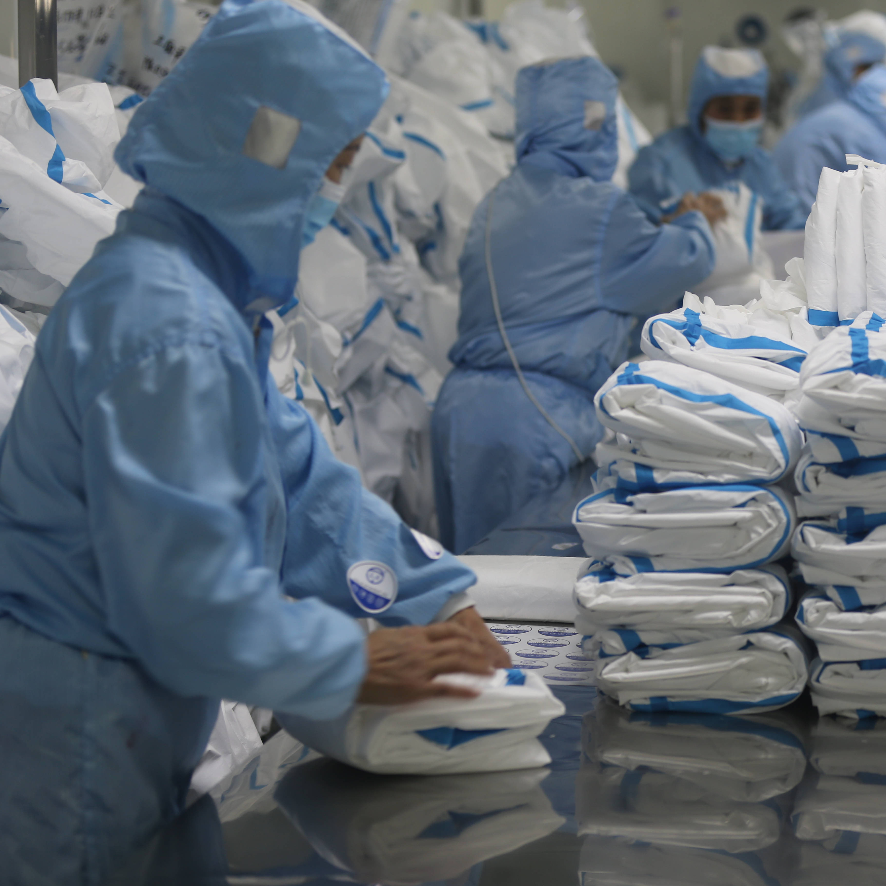 Disposable Protective Suit Protective Clothing Medical Protective Clothing Breathable Waterproof Coverall Outside Clothing