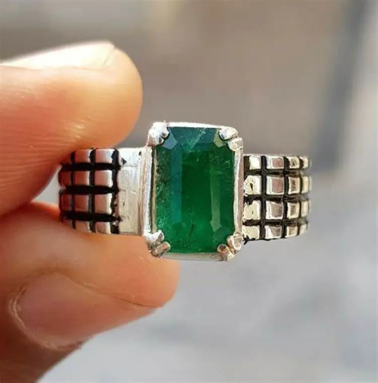 Custom 925 Sterling Silver Jewelry Band Ring Emerald
