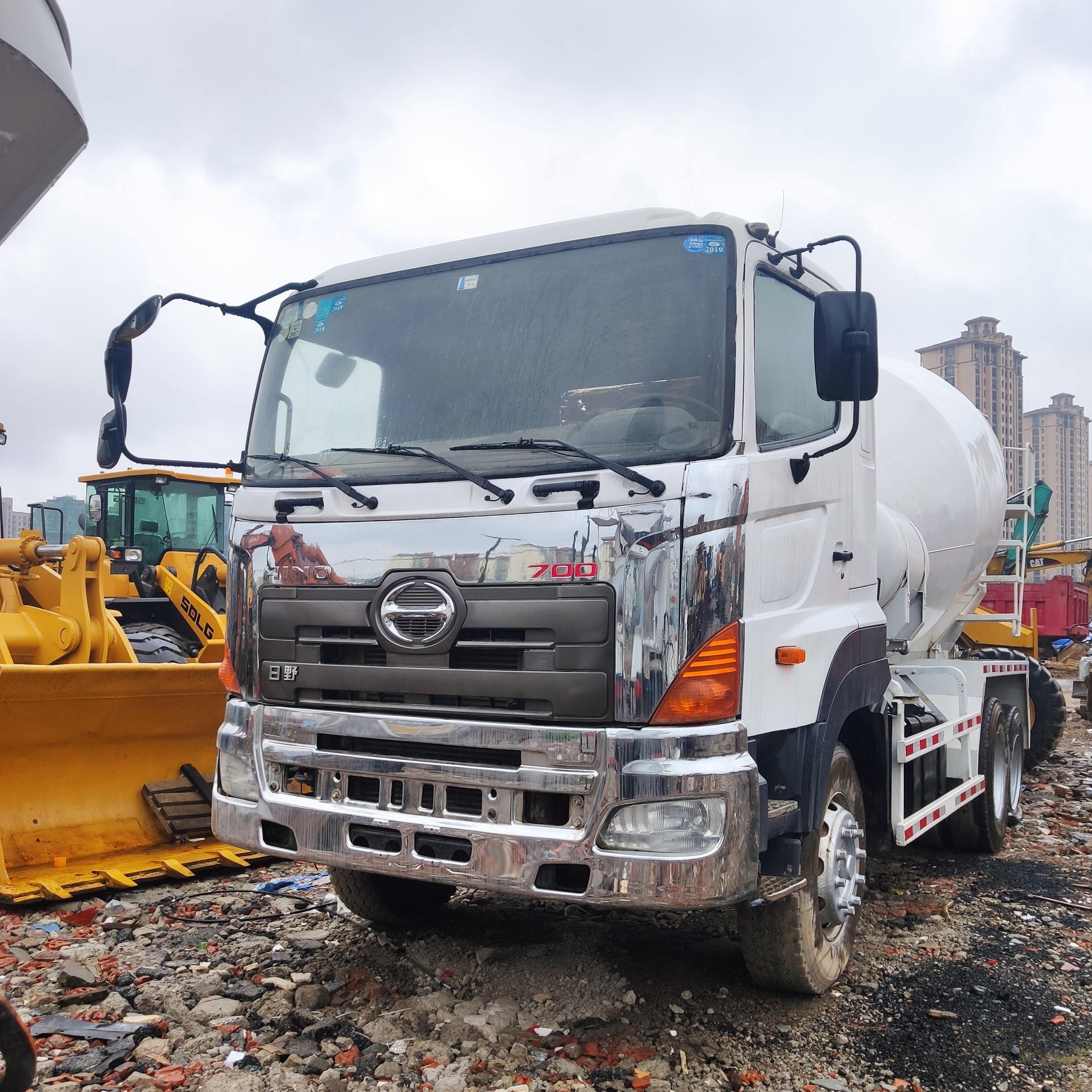 Б/у Бетономешалка Hino 700 б/у Hino 10 CBM, бетономешалка для продажи