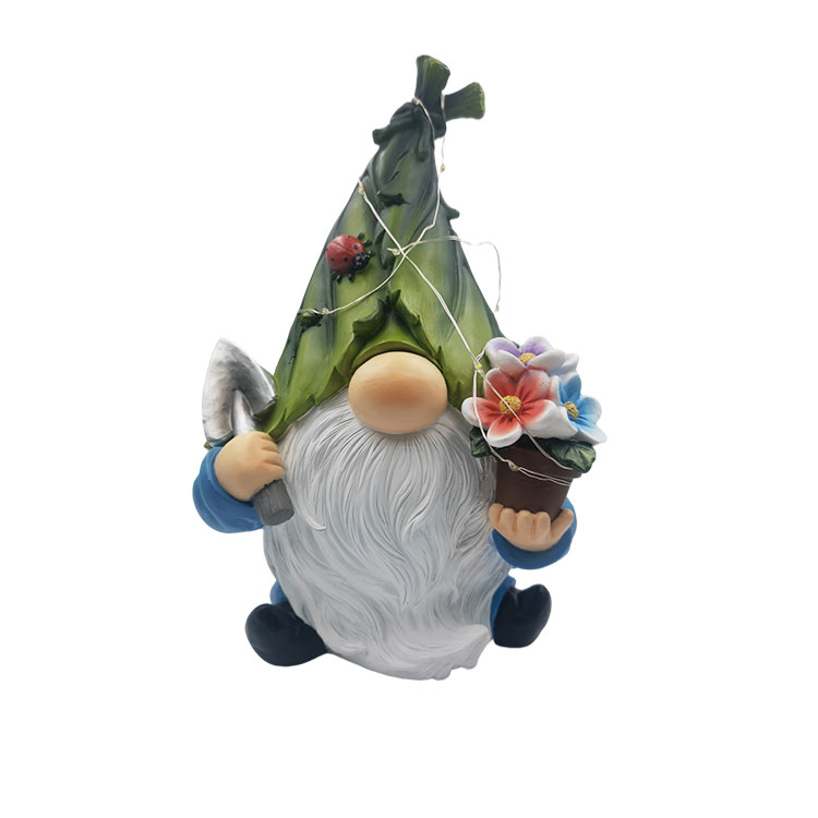 Low MOQ Direct Manufacturer Gnome With a Spade and Flowers for Halloween Garden Gnome