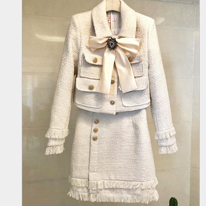 2021 autumn and winter new women's wool short coat +A word fringed skirt two sets