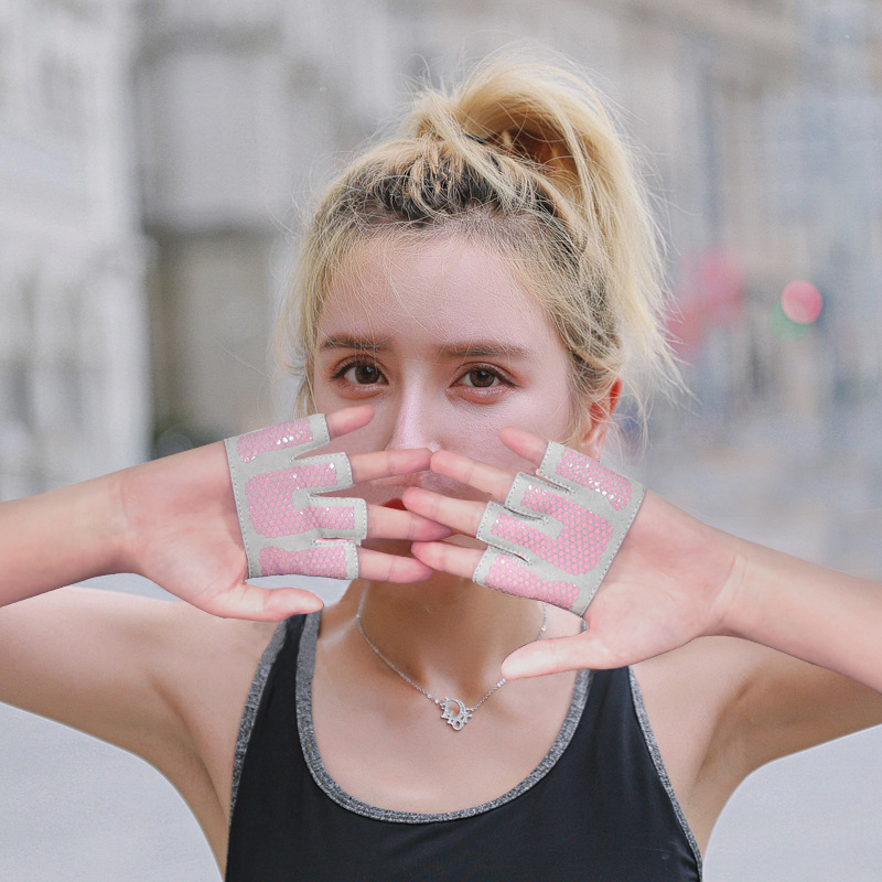Sale of half-finger non-slip unisex weightlifting barbell yoga sports non-slip thin fitness four-finger mittens