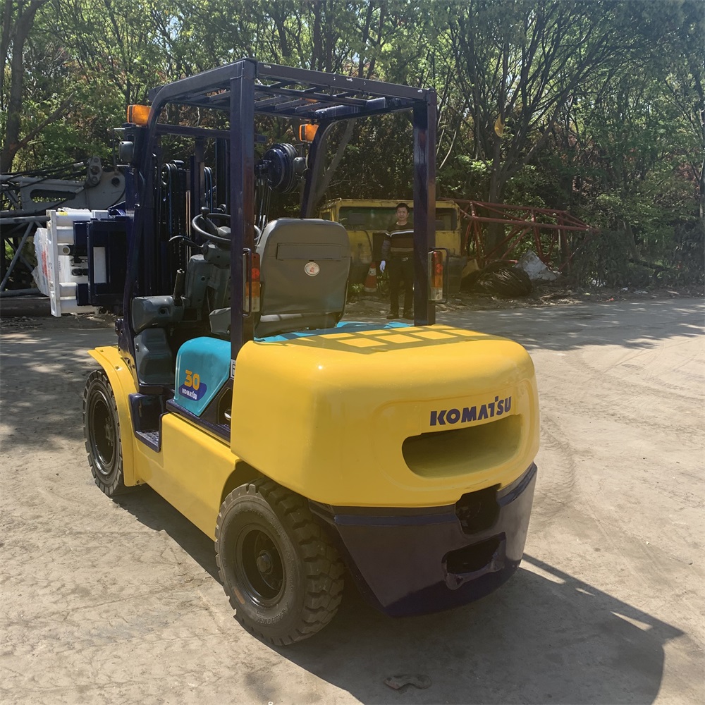 Япония оригинальный Komatsu FD30T-16 FD30T-14 FD30 2,5 тонны 3 тонны, поднимающая груз весом до 5 тонн используется дизельный вилочный погрузчик по дешевой цене в Шанхае