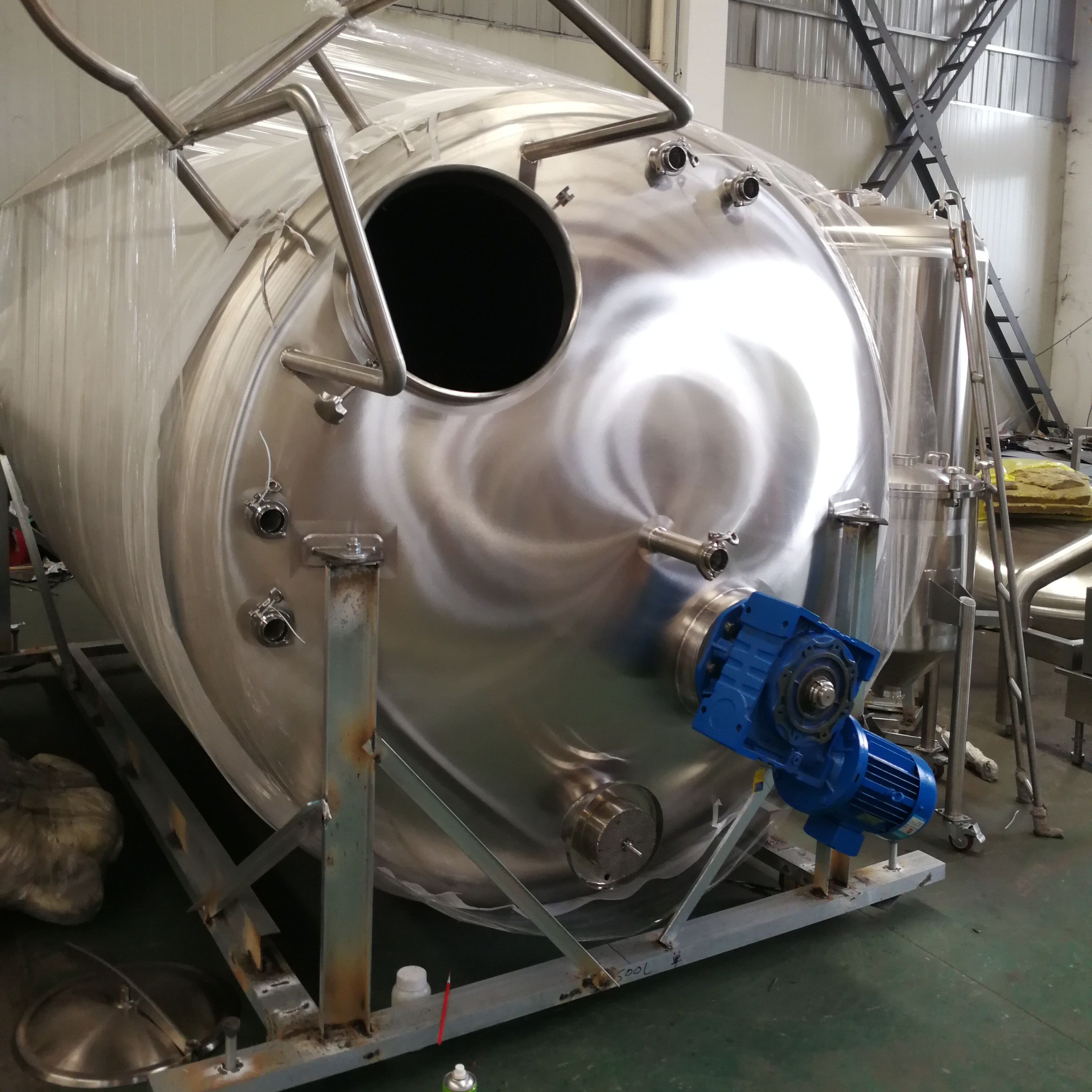 High standard sanitary blending tank with high speed mixer