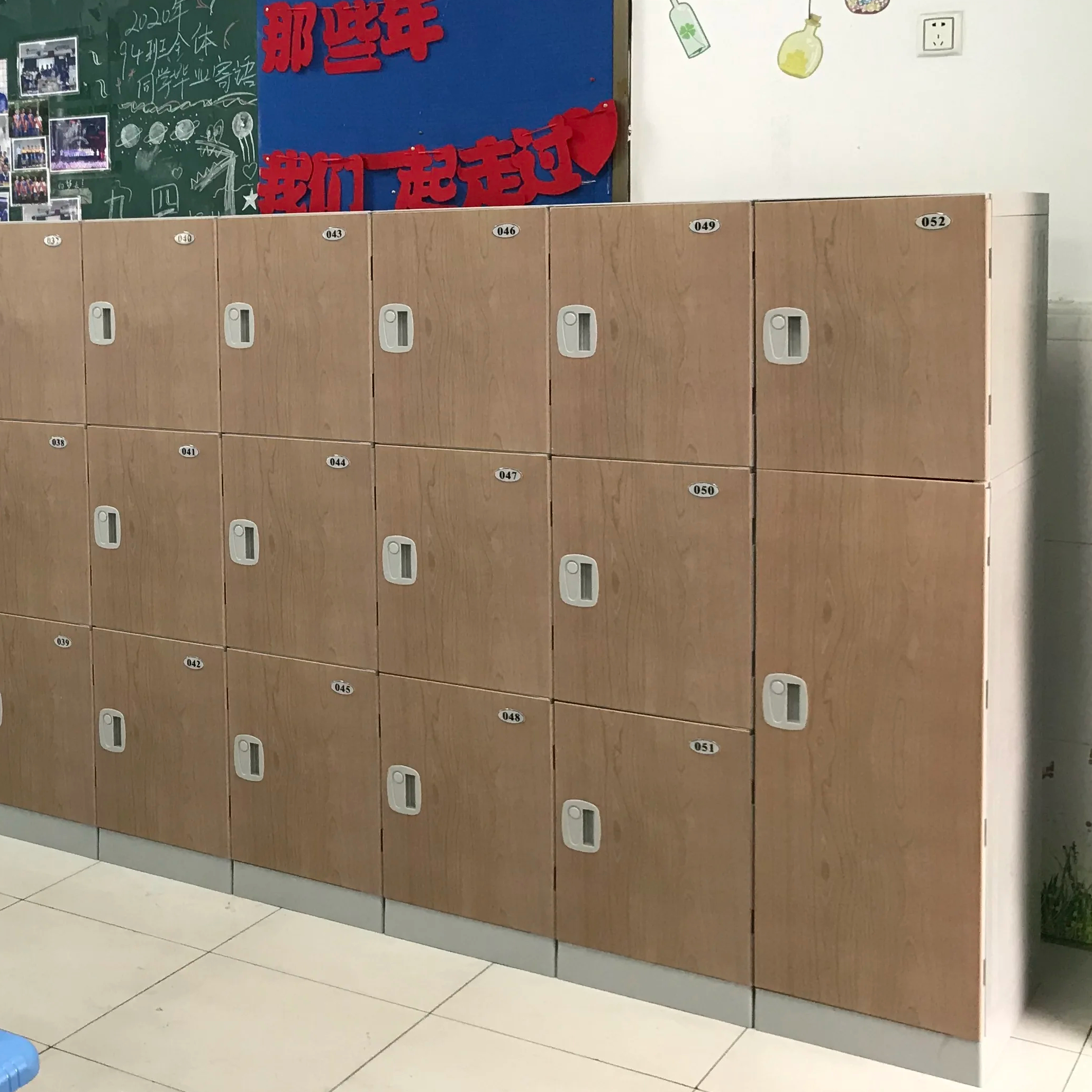Safe and convenient smart luggage lockers wood grain abs plastic locker for school gym sport center